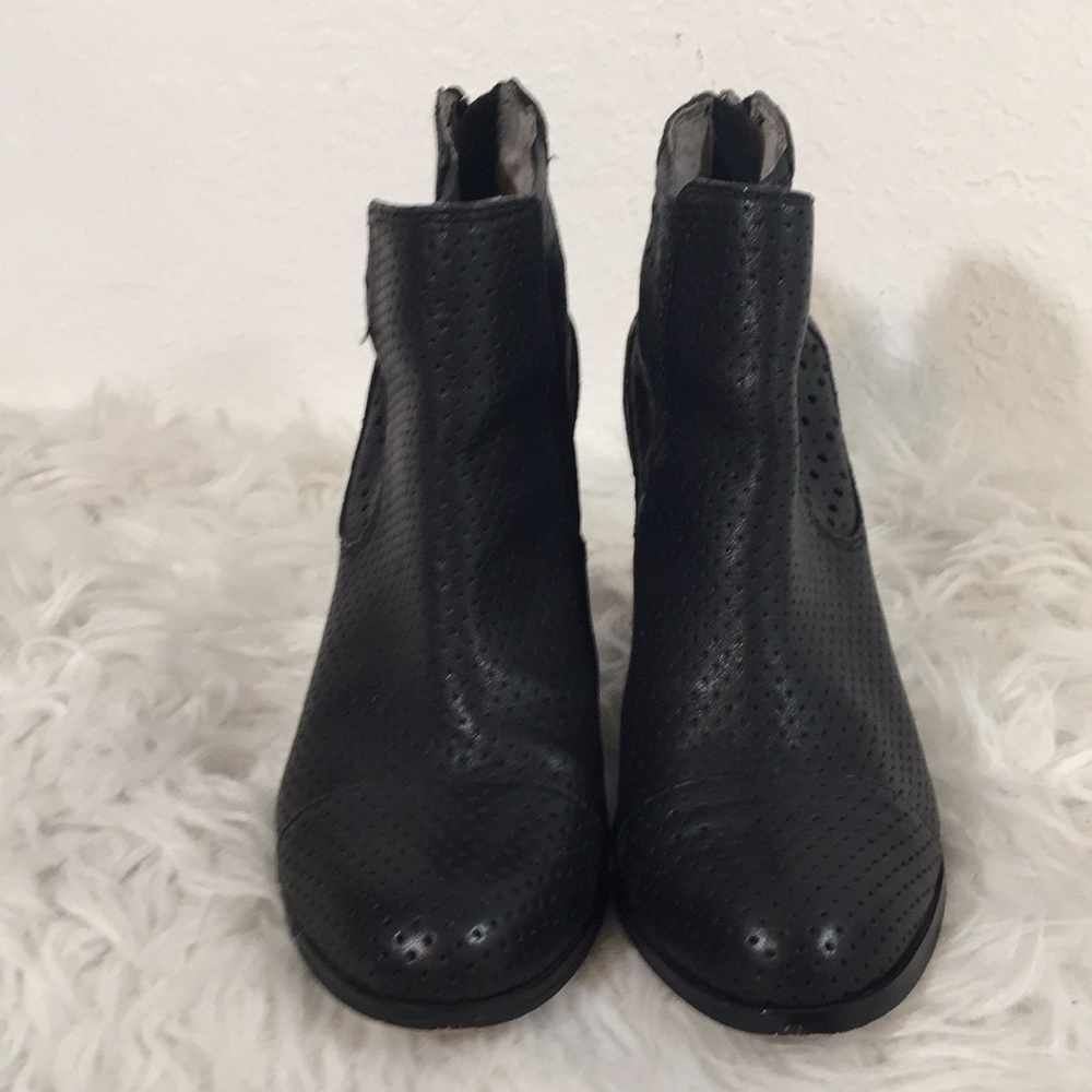 Adam Tucker by Me Too Frankee Black Bootie Sz 7.5 - Picture 3 of 14
